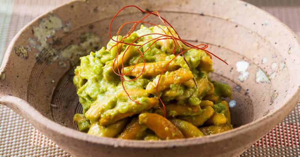 ハイボールにもってこいレシピ08「アボカドと柿の種のまぜまぜ」