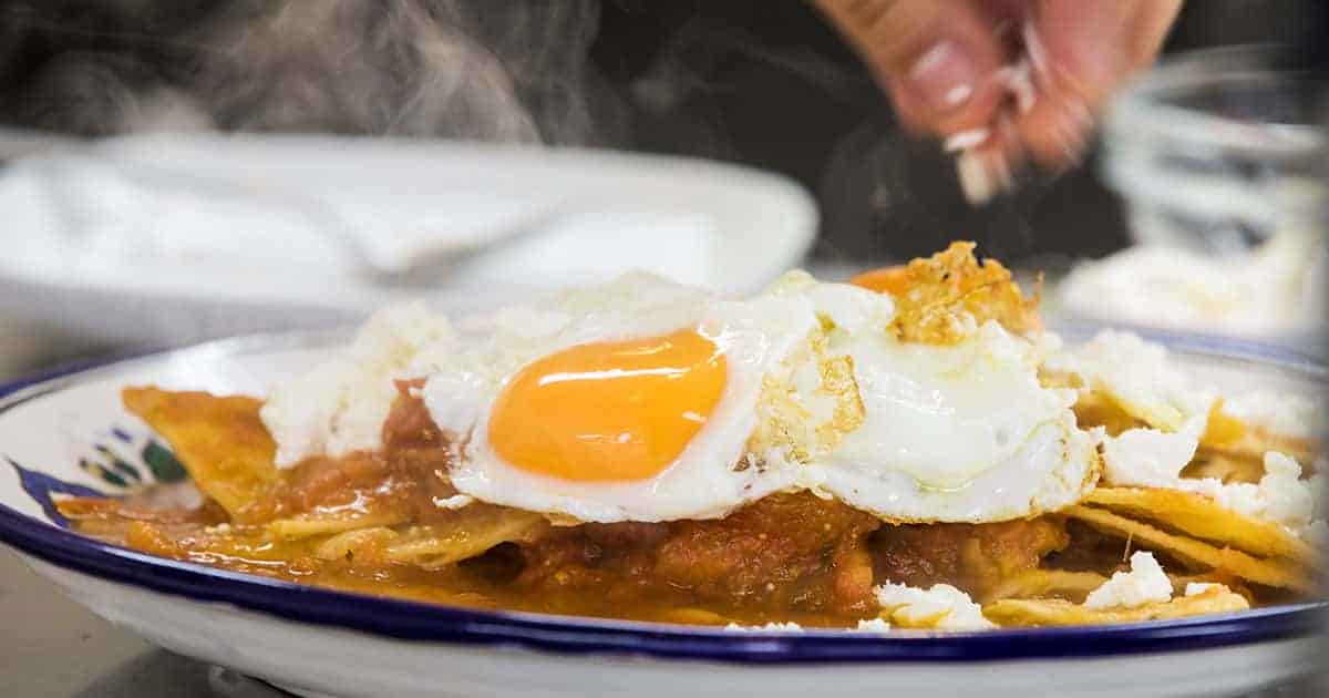 いま”メキシコ飲み”が熱い！　本場のシェフが教えてくれたメキシコのレシピ【第3回：レッドチラキレス】