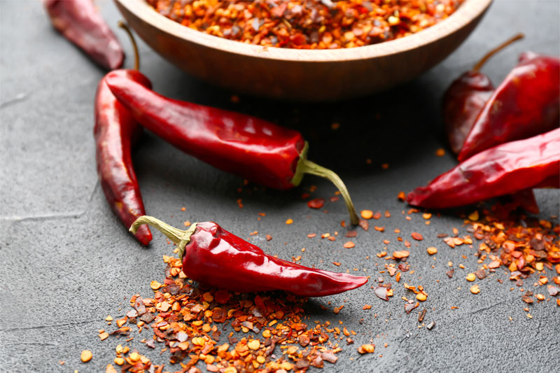 正月太りに唐辛子。飲んで、食べて脂肪燃焼！〈老けない人は何を飲んでいる？ ㉓〉