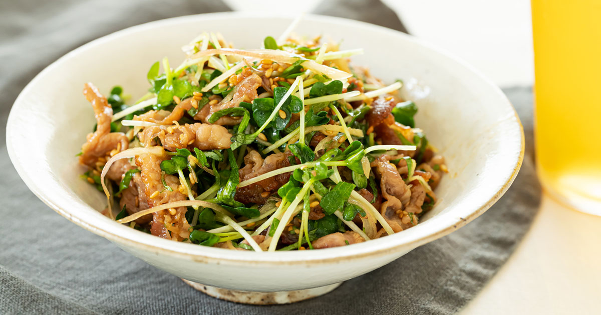 メインビジュアル：〈おつまみサラダレシピ②〉香味野菜たっぷり焼肉サラダ