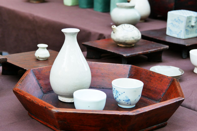 メインビジュアル：骨董市で、今年の家飲みを楽しくする酒器を見つけよう！