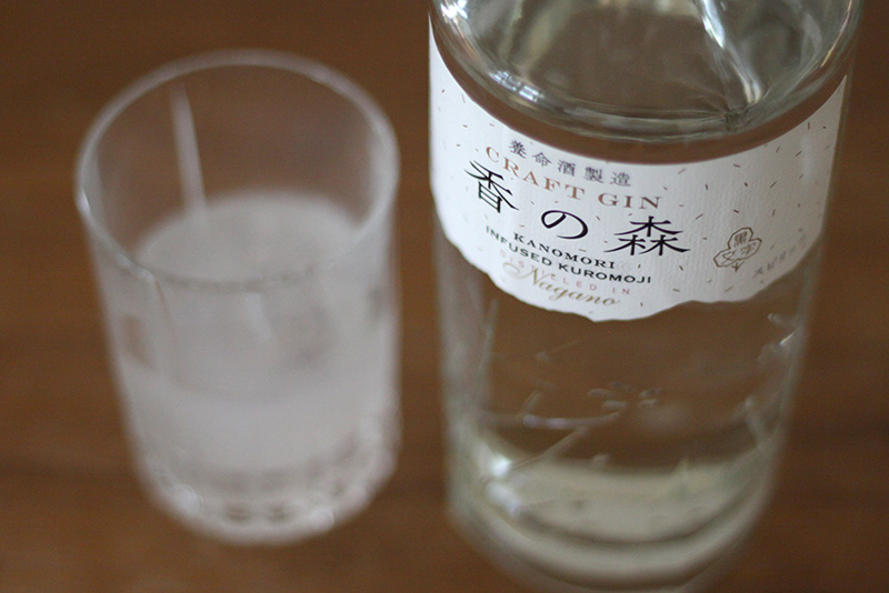 森が香るクラフトジン！あの老舗の薬酒メーカーのクラフトジンを飲んでみた。