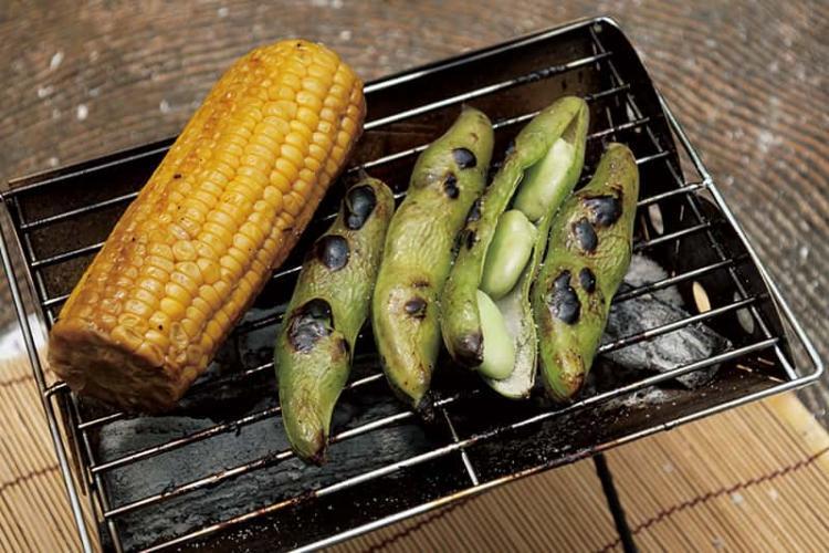 「丸ごと空豆とトウモロコシ」で酒宴は続きます。