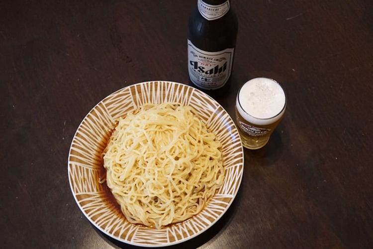 具なし冷やし中華でビールがさらに進みます。
