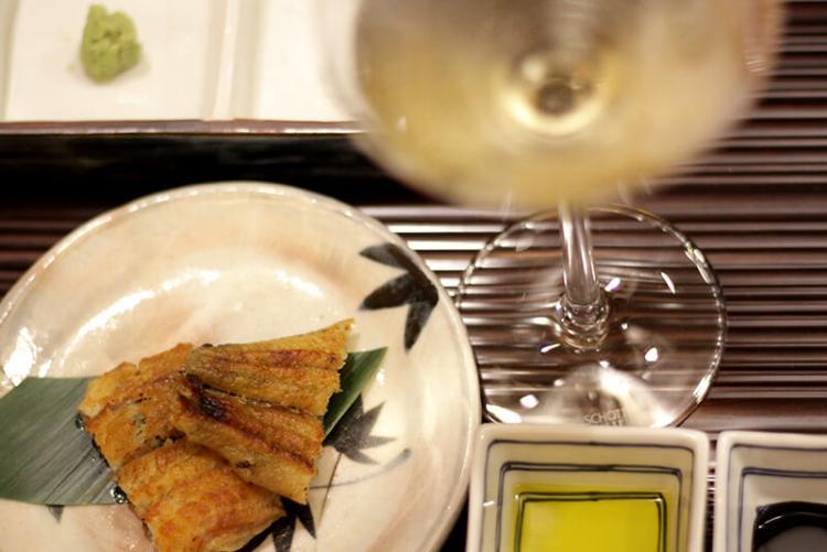 白焼きに合わせるワインはグレーコから造られるカンパーニア州のDOCGグレーコ・ディ・トゥーフォ「クティッツィ」。