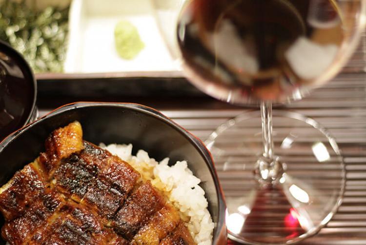 しっかりとしたタンニンと強い果実味があって、たれの味とうなぎの脂によく合います