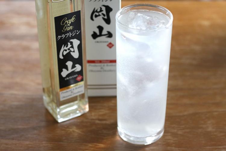 今回はジン１に対して炭酸３の割合でいきます。