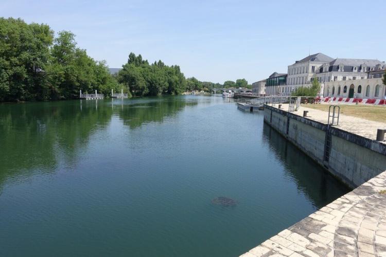 コニャックはシャラント川の水運を利用して出荷された