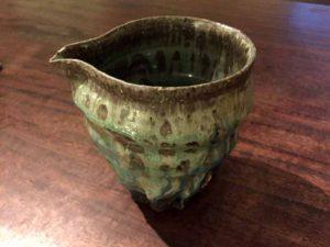 お酒を入れる器にも、徳利や片口があります