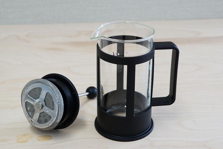 「シリコンバレー式 自分を変える最強の食事」では「金属のフィルターで淹れてコーヒーのオイルも飲むこと」と推奨