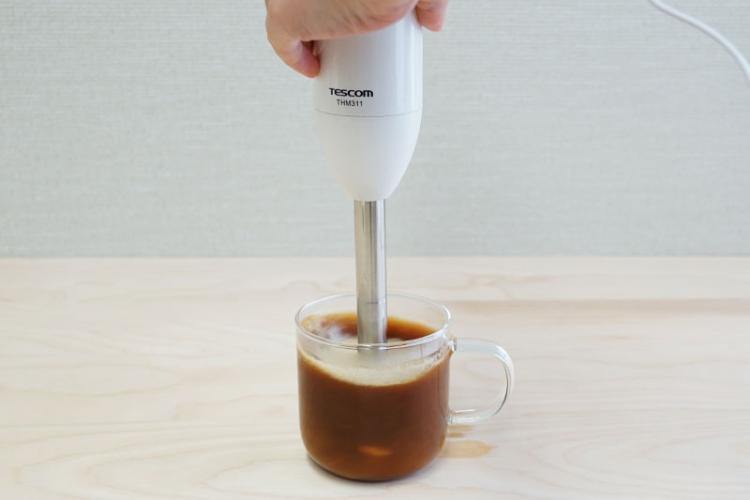 ブレンダーで撹拌します