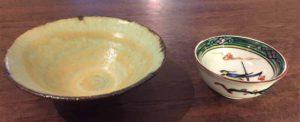 左が現代のぐい呑、右が骨董品のお猪口