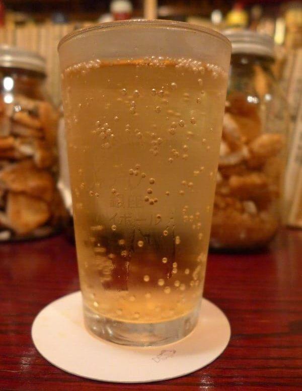 しっかり冷やしたソーダとウイスキーを使って氷はなし