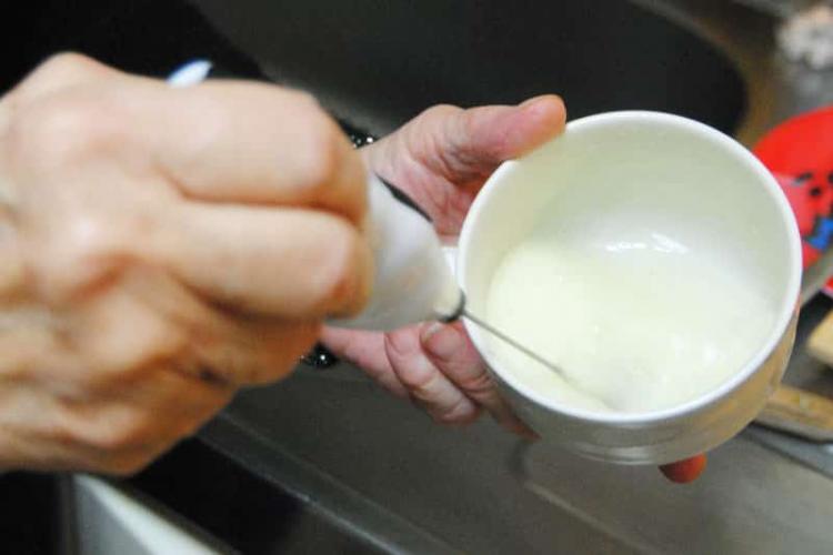 小型自動泡立て器