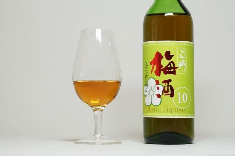 みりんに青梅を漬けた梅酒