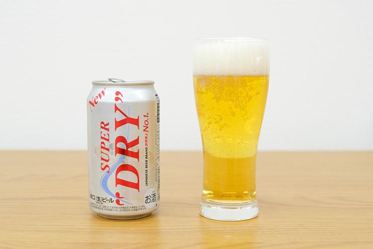グラスに注いだキンキンDRY
