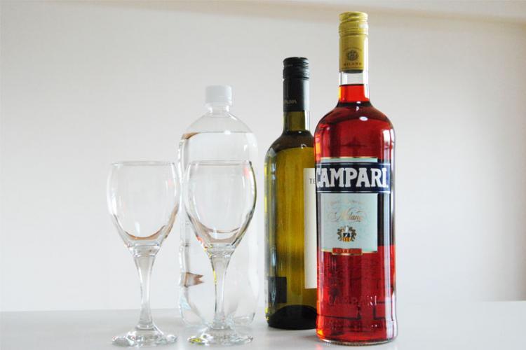 カンパリと白ワインを使ったカクテル