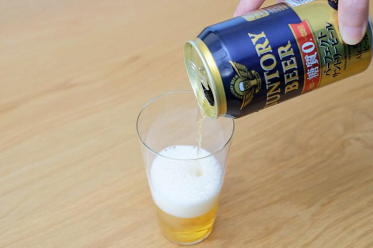 グラスに注がれるビール