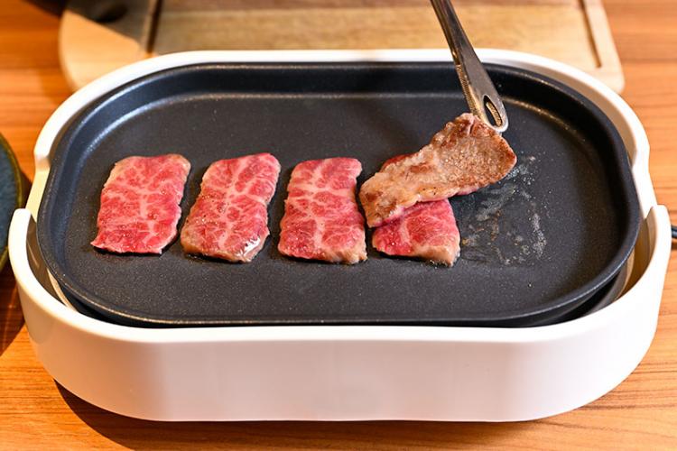 おうち焼肉でプール焼き理論②│ホットプレートにお肉を並べる