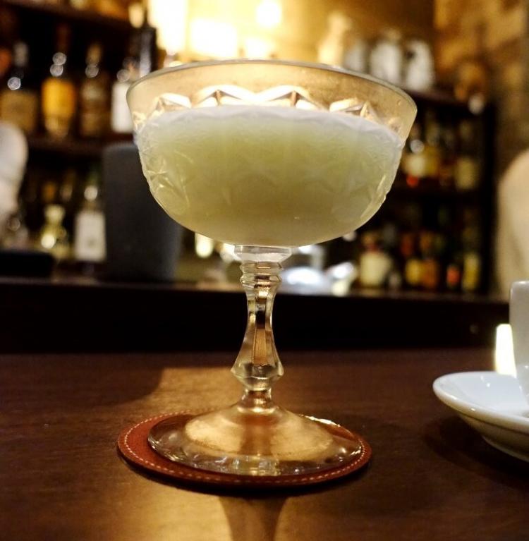 「サンジェルマン」は卵白を使う。カクテルに卵を使うことを意外に感じるかもしれないが、とてもおいしい