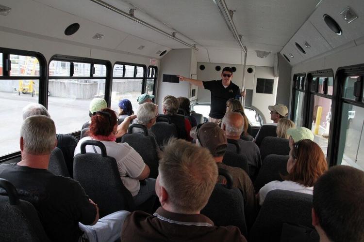 移動中もツアーガイドが説明してくれるが、ネイティブの早口の英語にはついて行けず、半分もわからなかった