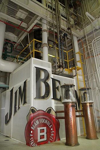 一般製品の蒸溜で使われているのはこの大きな蒸溜器