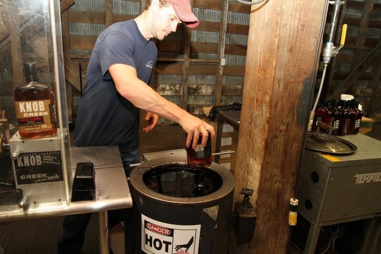 打栓してキャップシールを封蝋する