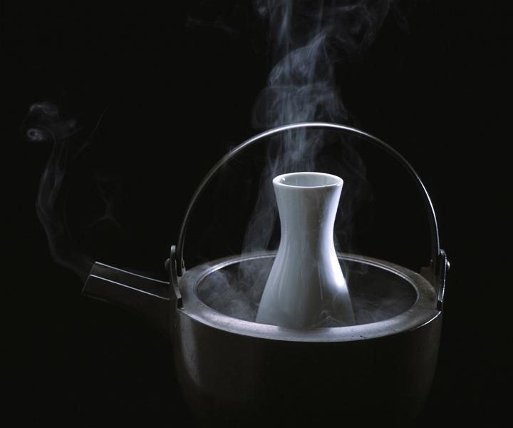 温まる、くつろぐ、なごむ燗酒は、料理の味わいを引き立てる最強の食中酒