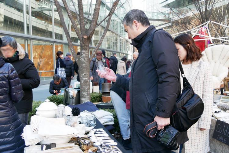 物色中のヤマさん