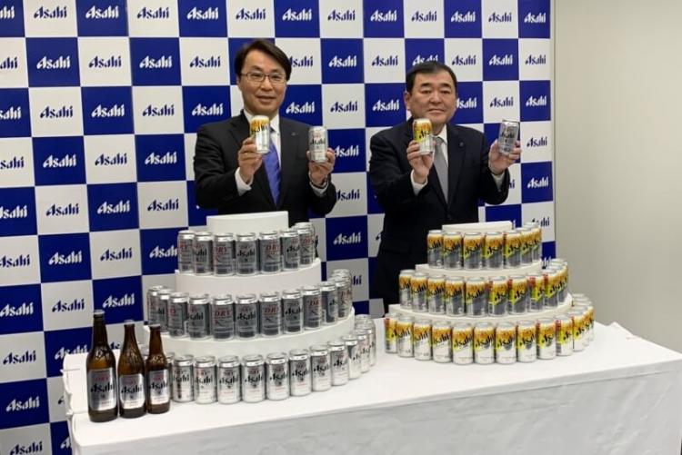 アサヒの塩澤賢一社長（右）と松山一雄専務（左）