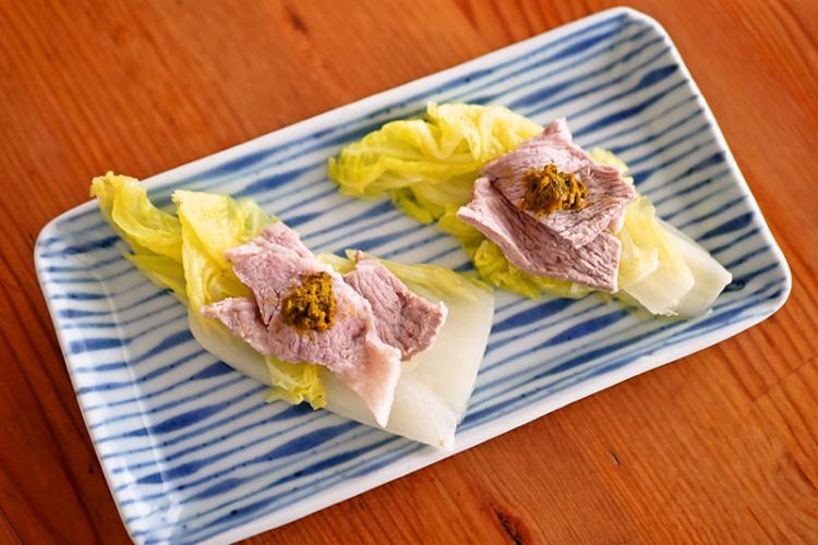 ゆでた白菜と豚