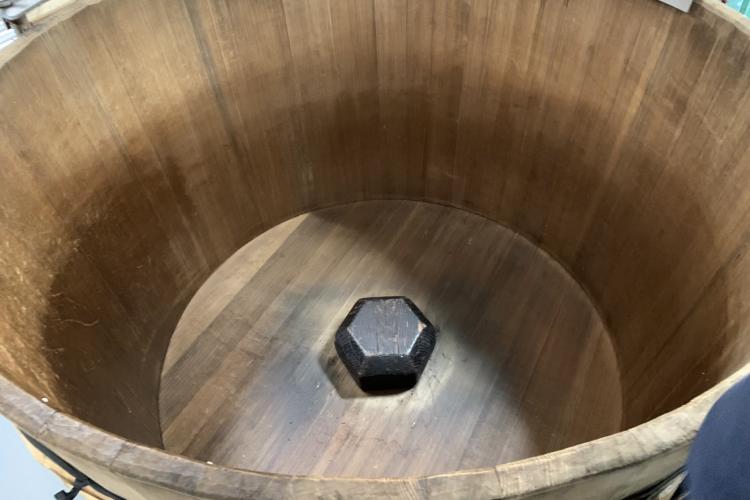 木製の甑の内部