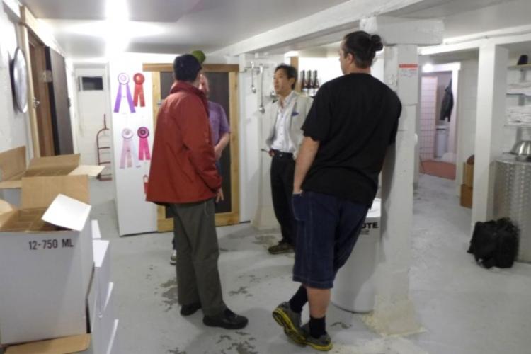 Ceder Sakeの醸造所は一般住宅の半地下のガレージ