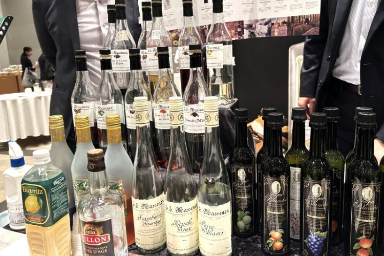 フルーツ・ブランデーや薬草酒を前に出していたドーバー洋酒貿易