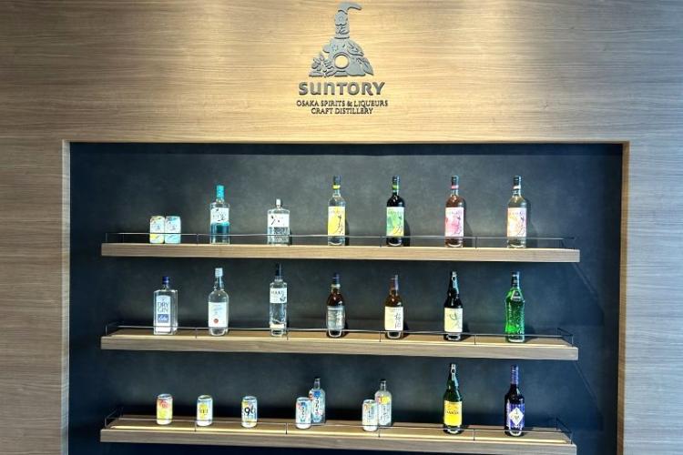 サントリー大阪工場の主な商品。梅酒や缶チューハイもここで製造されている