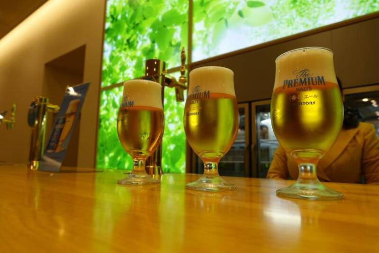 サントリー『ザ・プレミアム・モルツ　香るエール』はフローラルな香りが漂う。