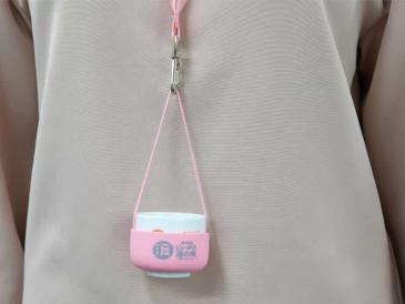 お猪口を首からぶら下げることができる「お猪口ホルダー」