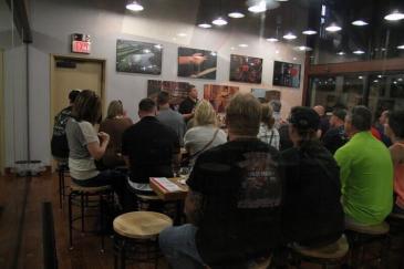 見学者は真剣にテイスティングセミナーを受講