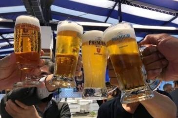 おいしい生ビールは外飲みの醍醐味だ